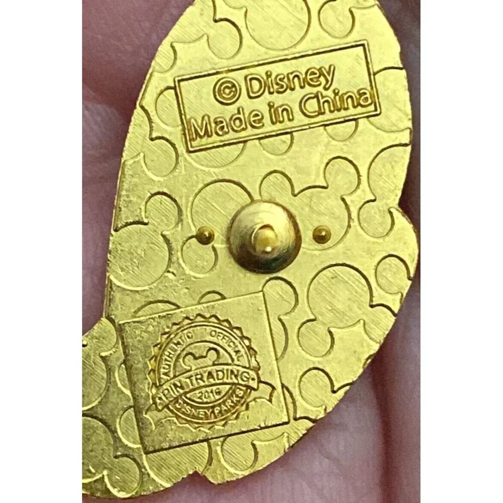 Disney 2016 Hidden Mickey Trading Pin - Donald Duck Mystery Character Hat